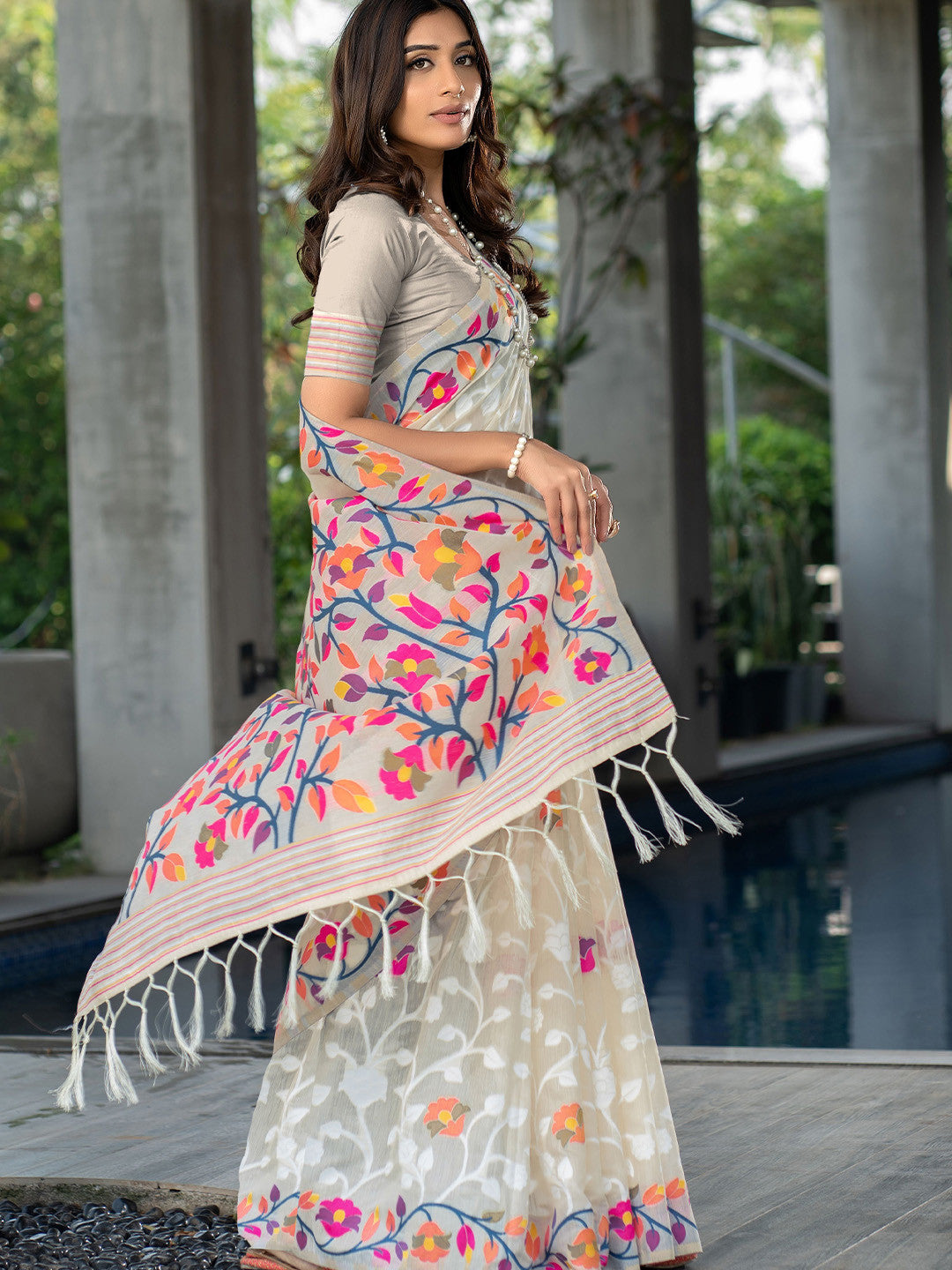 White floral design jamdaani saree