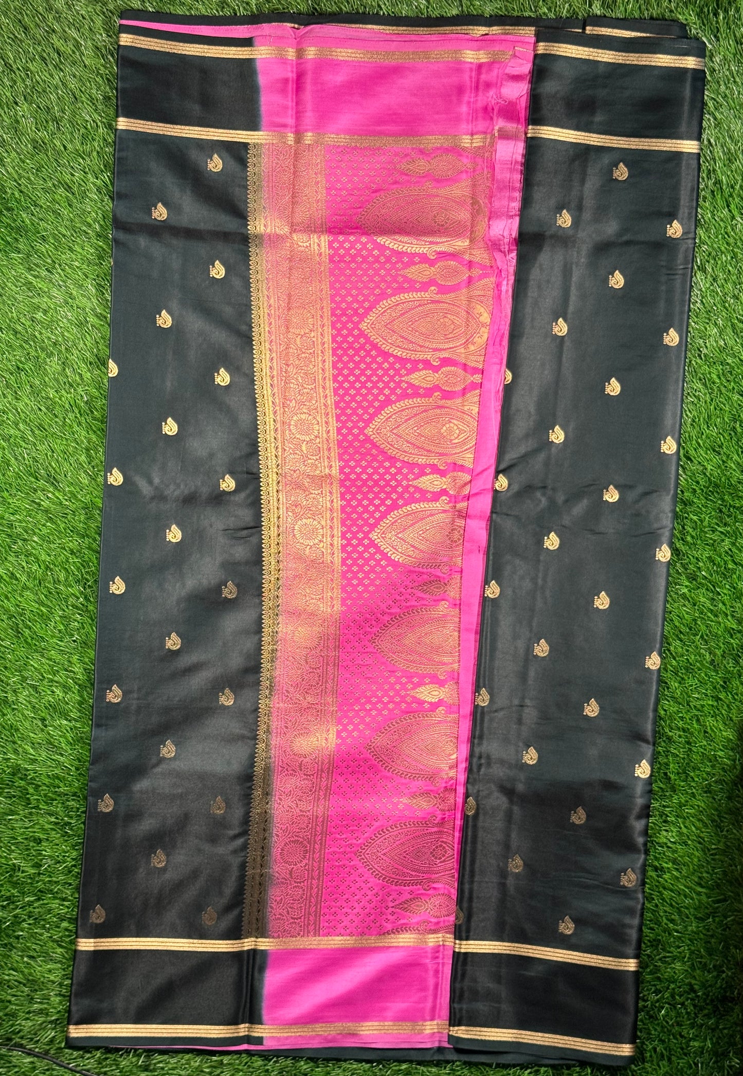 Premium Gajji Silk Saree with Zari Butti & Grand Contrast Pallu
