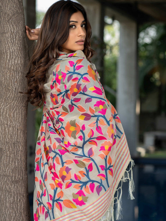 White floral design jamdaani saree