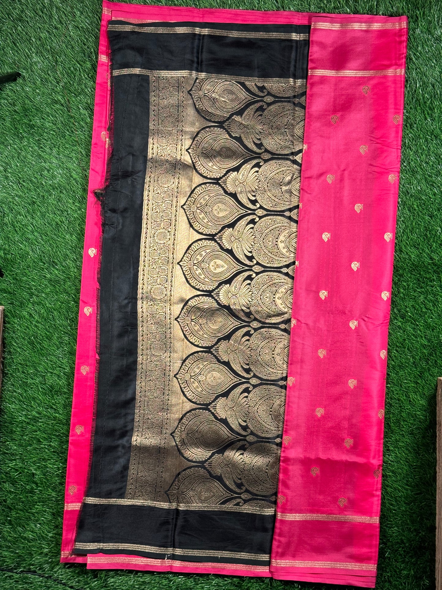 Premium Gajji Silk Saree with Zari Butti & Grand Contrast Pallu