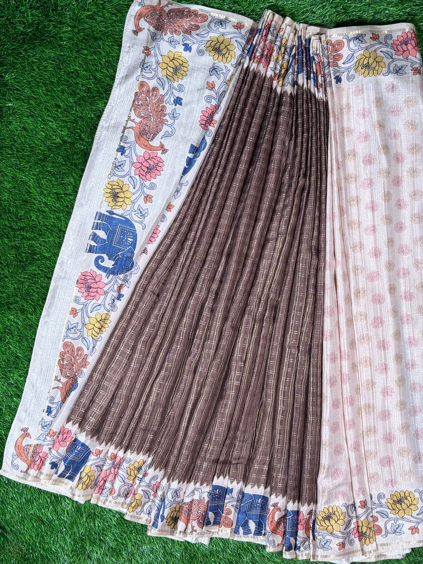 Woven Checkered designer silk Saree with Wildlife Motif Border